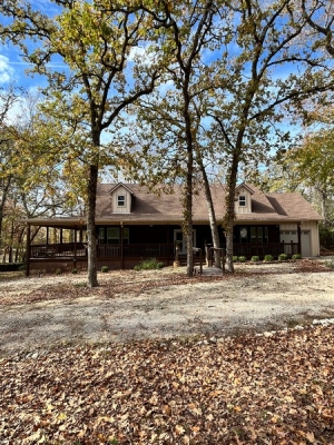 2 Bedroom 2 Bath with Log Cabin Style Home with Loft, 5 Acres, Pond, Guest House, Buffalo ISD