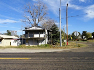 Commercial lot on corner in downtown Leona